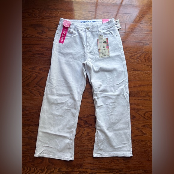 VIP Denim - NWT VIP White Denim Jeans with Blue Inner Waist Print